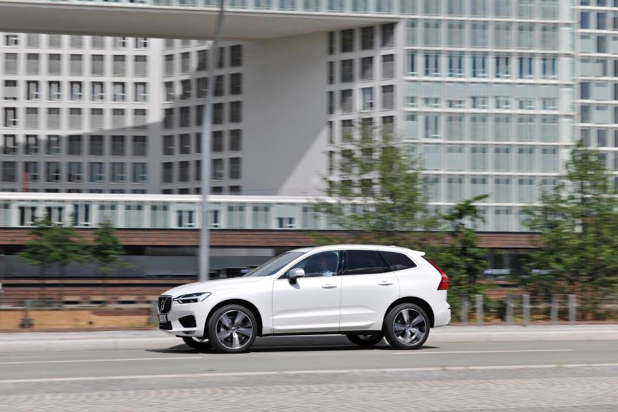  Volvo XC60 D5 R-Design 2017 года  (WW) (фото 15 из 26)